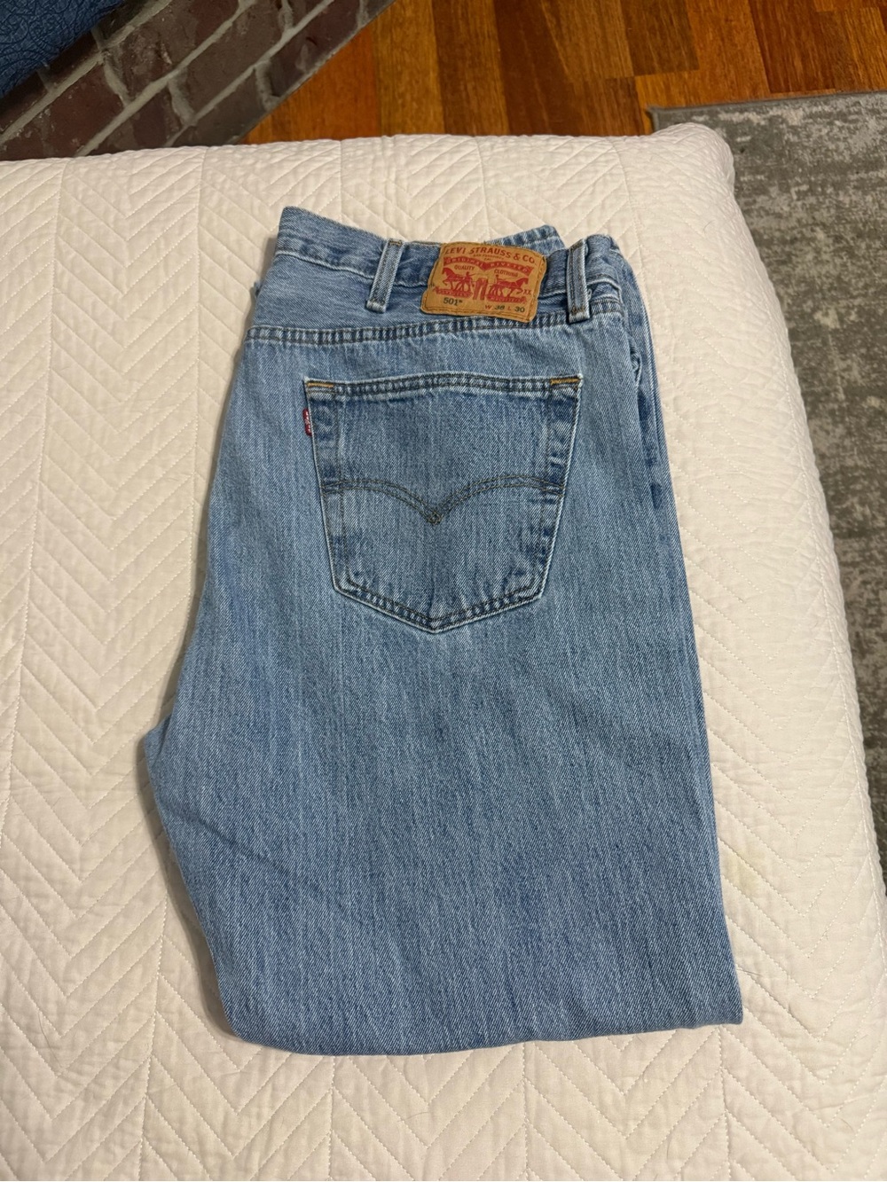 Levi's Men's Light Wash Relaxed Straight Jeans 38W 30L